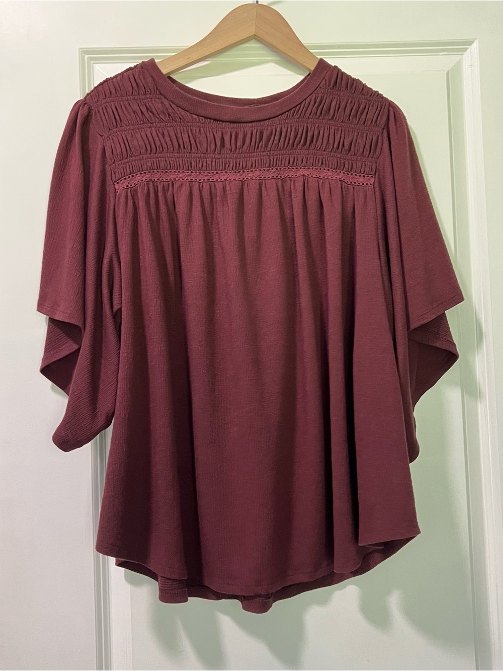 Torrid Knit Crewneck Smocked Flutter Sleeve Top In Sassafras Burgundy Sz 1 (1X) - Picture 4 of 6
